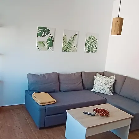 Piso Centrico En Avenida Principal *